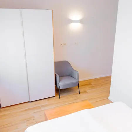 Apartman With Parking Space Banjol, Rab - 25199 Rab Town